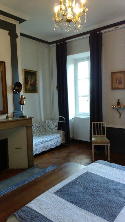 Chateau De Bourrassol Bed and Breakfast Menetrol Esterno foto