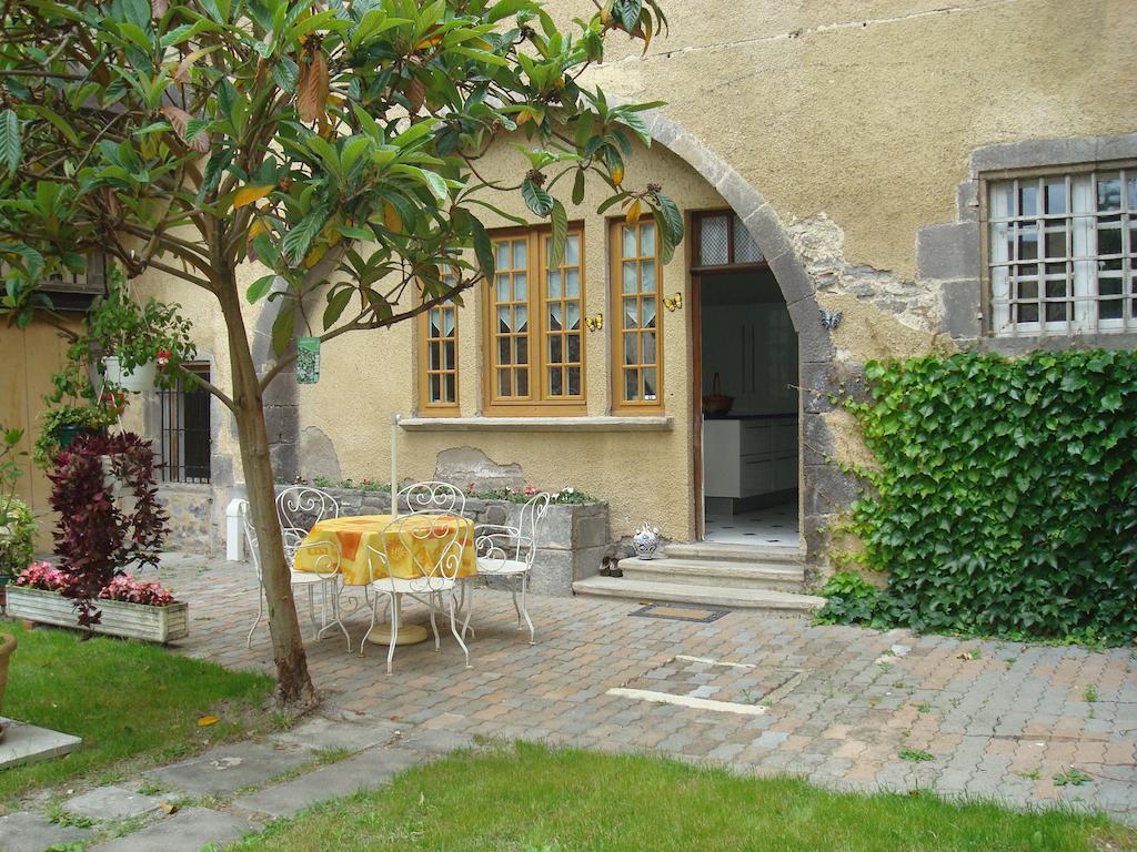 Chateau De Bourrassol Bed and Breakfast Menetrol Esterno foto