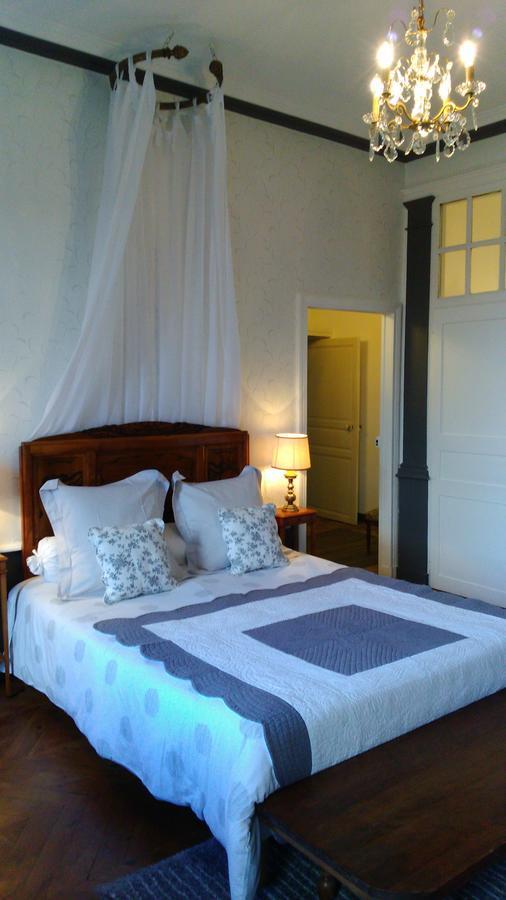 Chateau De Bourrassol Bed and Breakfast Menetrol Esterno foto